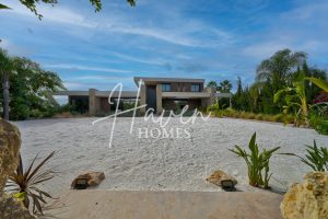 enbtrada de villa lujosa en ventaen valencia